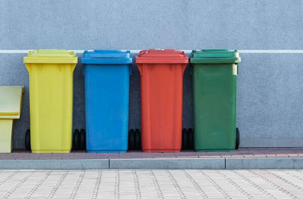 被垃圾分类逼疯的人们,看看荷兰是怎么弄的