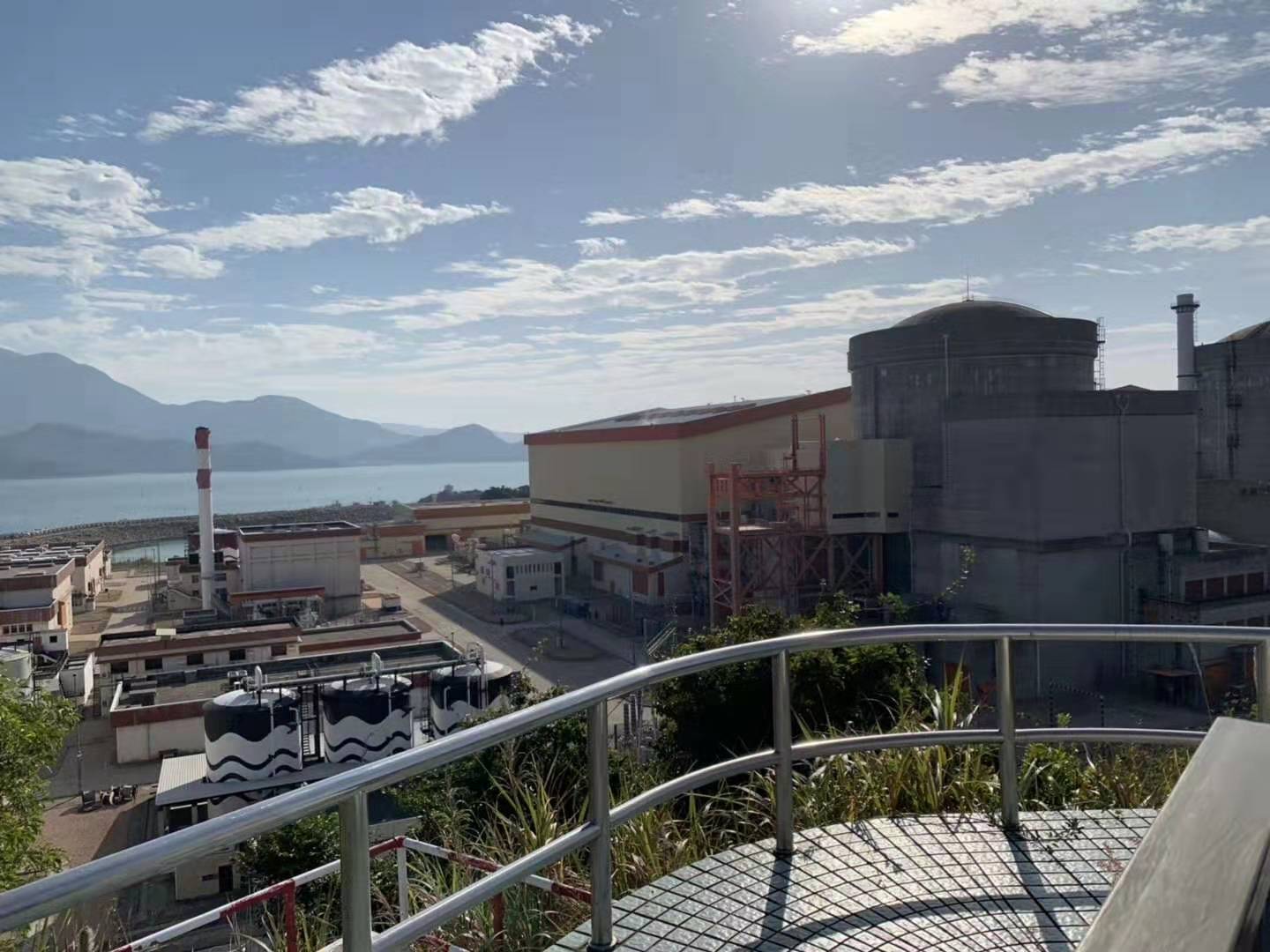 918博天堂环保常英董事长一行前往中广核大亚湾核电站参观学习