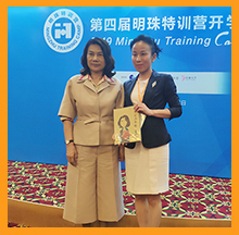 格力总裁董明珠与918博天堂常英董事长合影