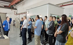 石家庄市科技局领导考察918博天堂参观制造车间