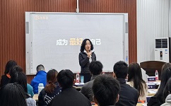 918博天堂班在重庆工商大学正式开课，918博天堂环保董事长常英发表主旨报告